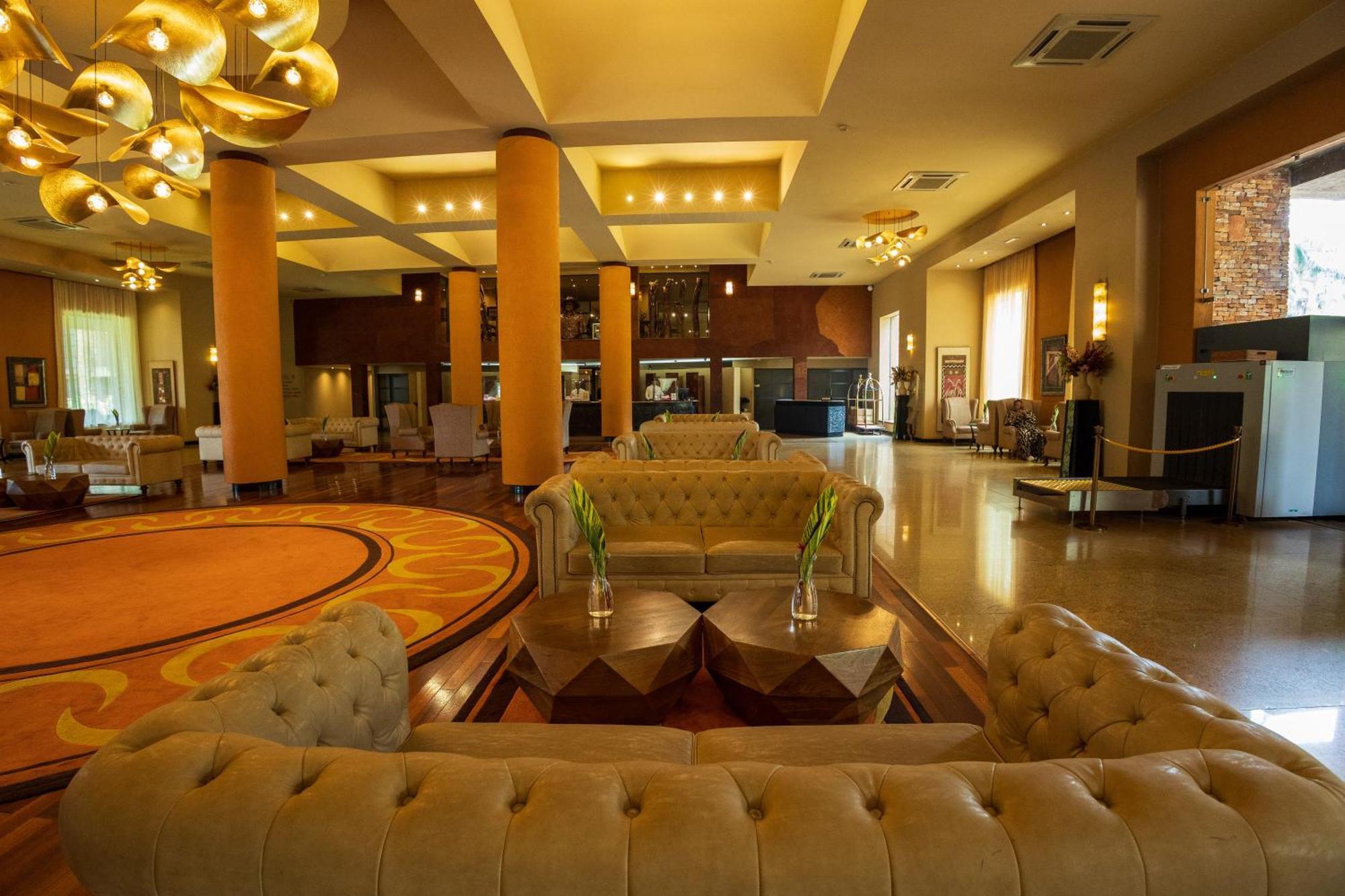 Speke Resort And Conference Center 캄팔라 외부 사진