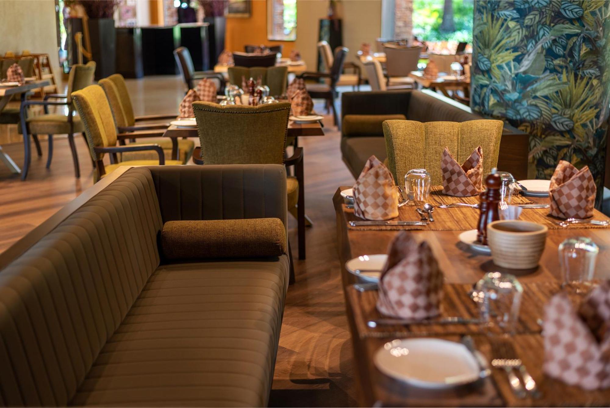Speke Resort And Conference Center 캄팔라 외부 사진