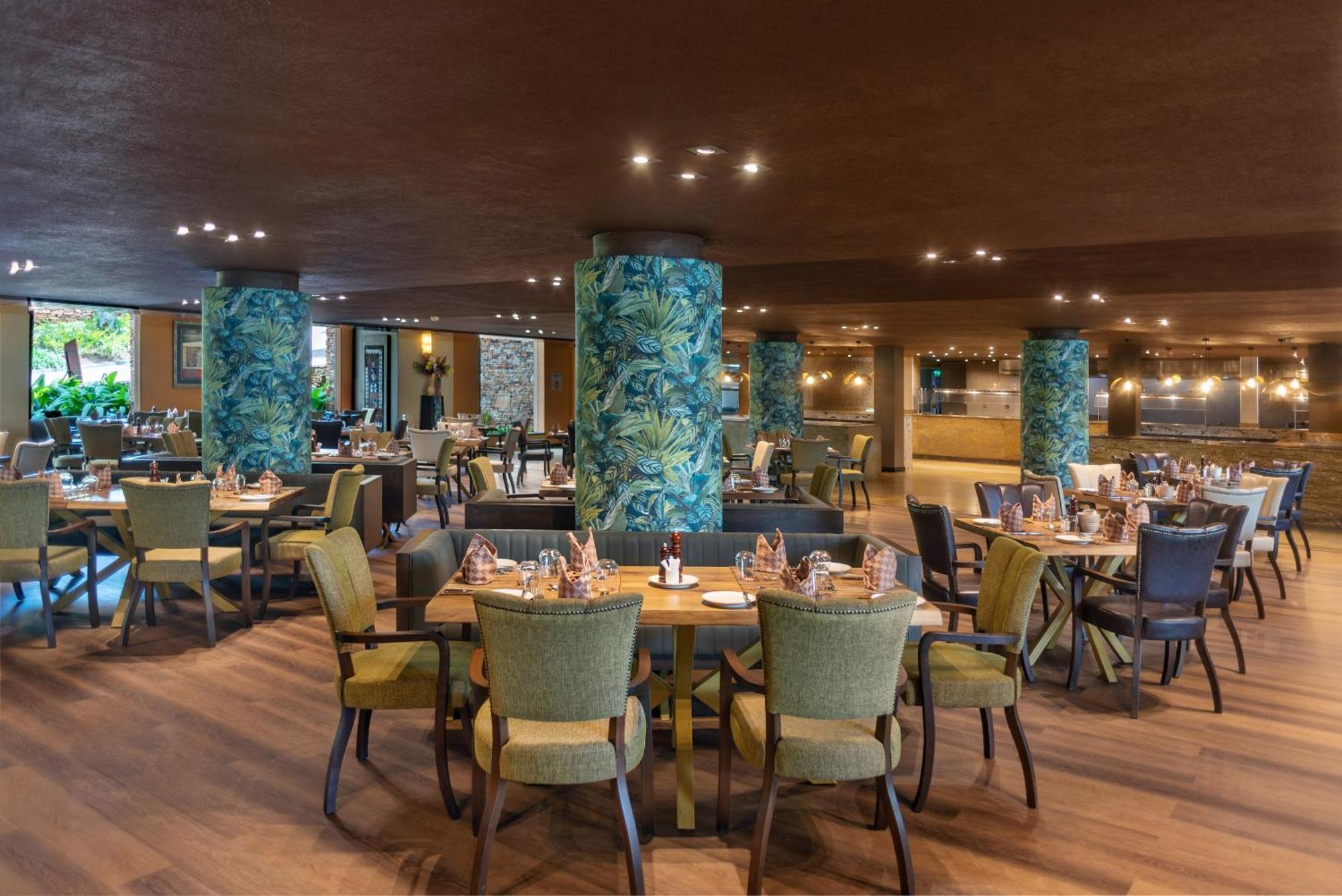 Speke Resort And Conference Center 캄팔라 외부 사진