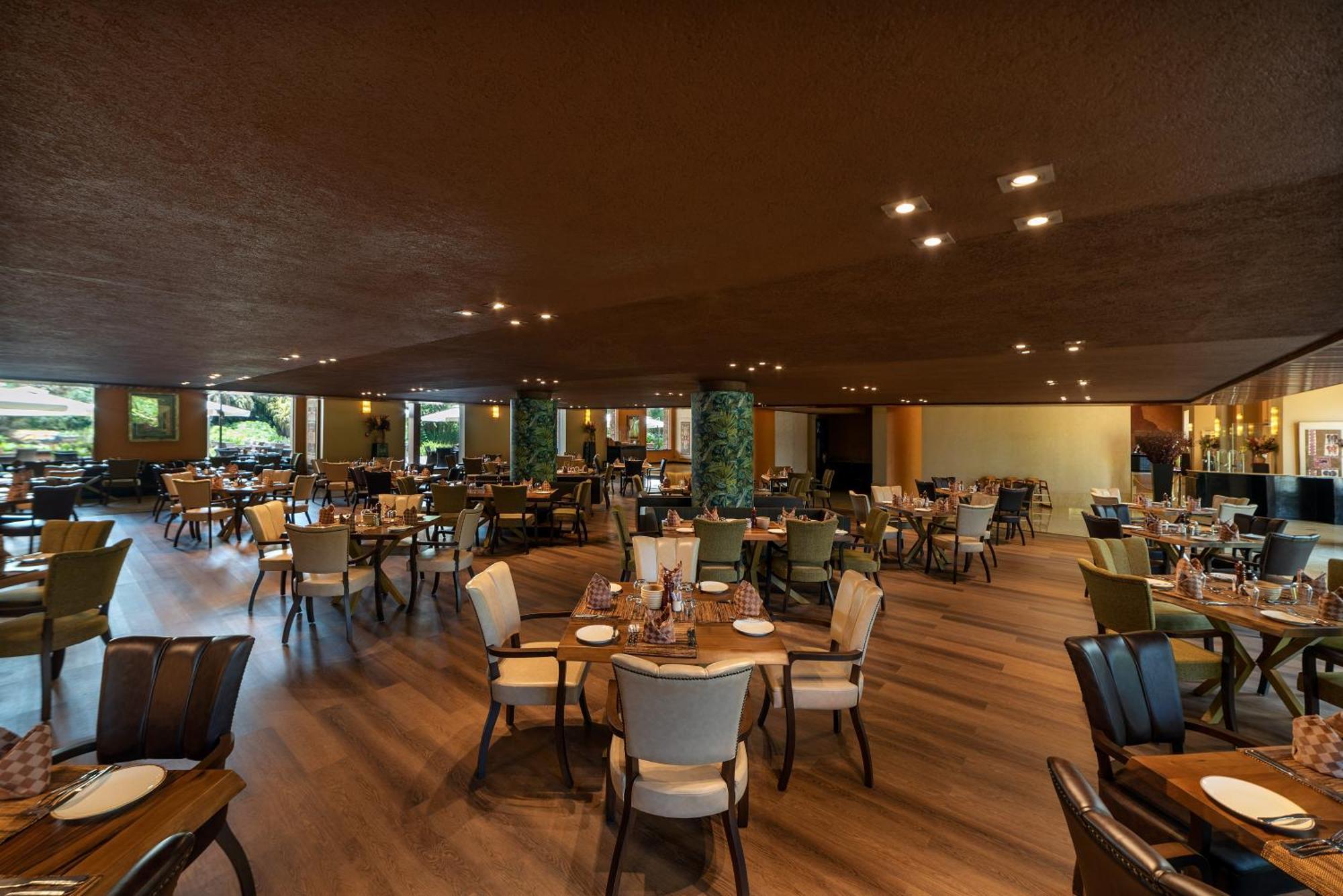 Speke Resort And Conference Center 캄팔라 외부 사진